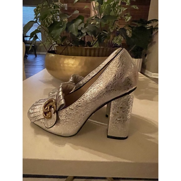 Gucci Silver Foil Leather GG Marmont Fringe Detail Block Heel Size 39, 4" Heel - Picture 5 of 8